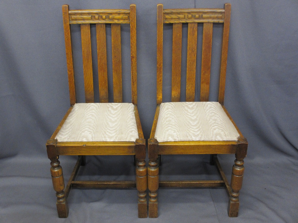 ANTIQUE OAK GATE LEG DINING TABLE, joined oak construction with single end drawer on bobbin turned - Image 3 of 4