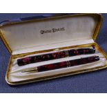 CONWAY STEWART - Vintage 1940s plum and black marble Conway Stewart No 55 fountain pen with gold