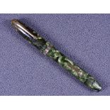 CONWAY STEWART - Vintage 1950s green marble Conway Stewart No 84 fountain pen with gold trim and