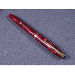 CONWAY STEWART - Vintage 1950s red pearl and gold veined marble Conway Stewart No 85L fountain pen