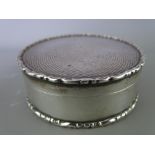 SILVER CIRCULAR TRINKET BOX, Birmingham 1908, maker Deakin & Francis, the lidded top with engine