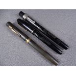 MABIE TODD - Vintage 1940s black Swan Mabie Todd 3160 self-filler fountain pen with gold trim and