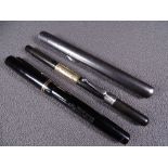 MABIE TODD - Vintage 1930s black Swan Mabie Todd 6260 self-filler fountain pen with gold trim and