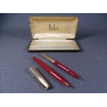 PARKER - Vintage (1956-1969) rage red Parker 61 Custom fountain pen and pencil set with rolled