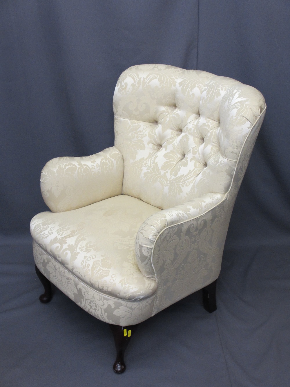 ANTIQUE STYLE BUTTON BACK UPHOLSTERED ARMCHAIR, 91cms H, 64cms W, 50cms D the seat - Image 3 of 4