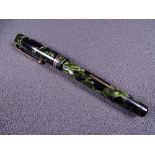 MABIE TODD - Vintage 1930s green marble Swan Mabie Todd 6241 self -filler fountain pen with gold