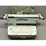 VINTAGE TYPEWRITER - SCM Smith-Corona 250