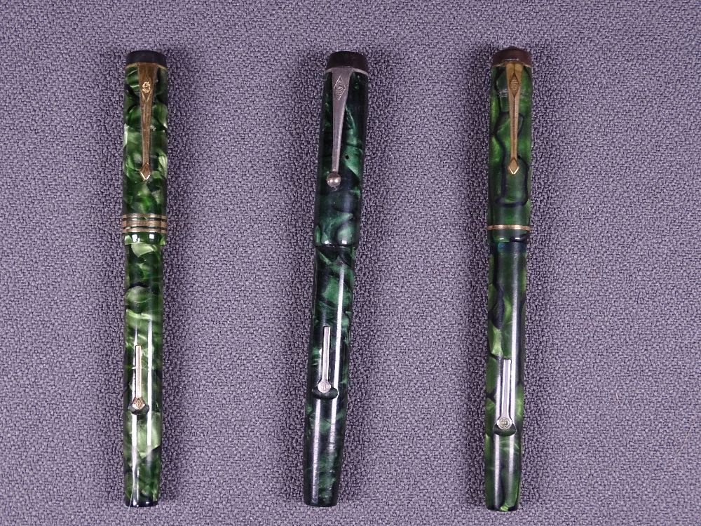 CONWAY STEWART - Vintage 1950s green marble Conway Stewart No 388 fountain pen with gold trim and