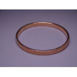 NINE CARAT GOLD BANGLE, 10grms