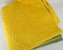 TRADITIONAL VINTAGE QUILT, gold / green