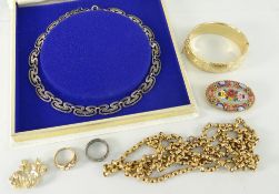 ASSORTED JEWELLERY TO INCLUDE CASED SILVER NECKLACE, gold plated bangle, gold plated belcher