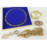 ASSORTED JEWELLERY TO INCLUDE CASED SILVER NECKLACE, gold plated bangle, gold plated belcher