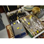 ASSORTED ELECTROPLATED CUTLERY & FRUIT KNIVES & FORKS