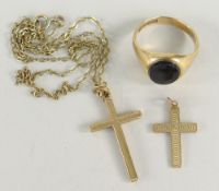 9CT GOLD AGATE SET RING, together with two 9ct gold crucifixes, one on chain, 7.3gms overall not