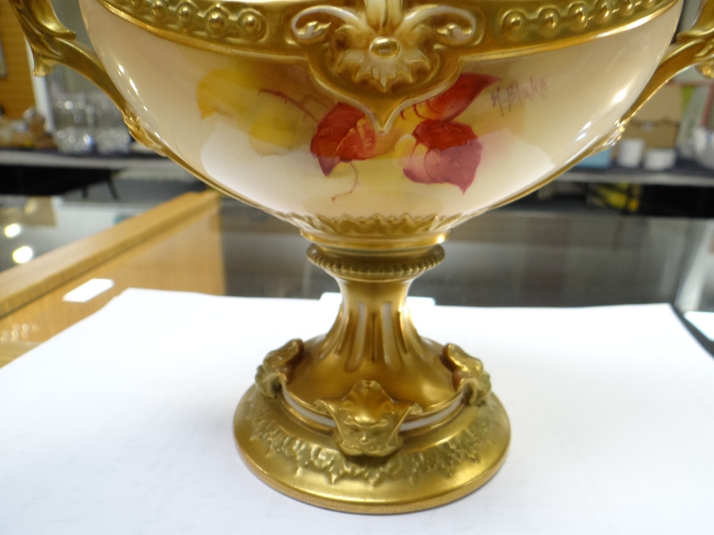 ROYAL WORCESTER TWIN HANDLED PEDESTAL CENTREPIECE hand painted with Autumnal berries and foliage - Image 5 of 14