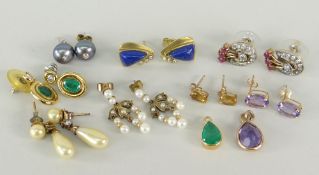 PARCEL OF ASSORTED LADIES EARRINGS to include pearls, believed lapis lazuli, emeralds ETC