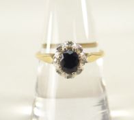 18CT YELLOW GOLD (750) DIAMOND CHIP AND SAPPHIRE CLUSTER RING, 3.4 grams.