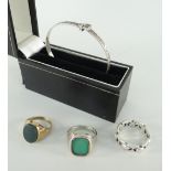 9CT GOLD BLOODSTONE SIGNET RING, silver belt bracelet, silver and green stone signet ring, 825