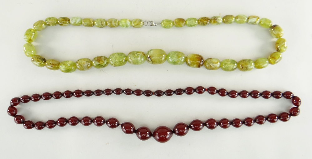 ASSORTED BEADS TO INCLUDE CHERRY RED AMBER-TYPE GRADUATED BEADS ETC