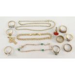 ASSORTED 9CT YELLOW GOLD JEWELLERY to include eight various stone set rings, Celtic pendant, fob and