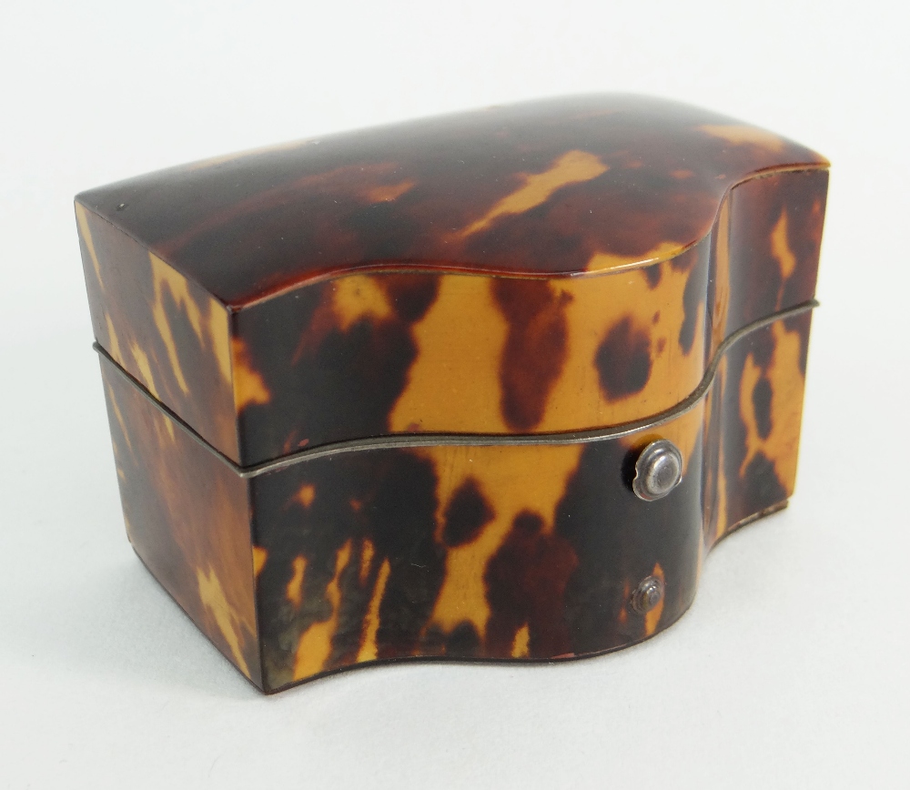 GEORGE III TORTOISESHELL SERPENTINE LADIES WRITING BOX circa 1820, fitted interior including - Image 3 of 4