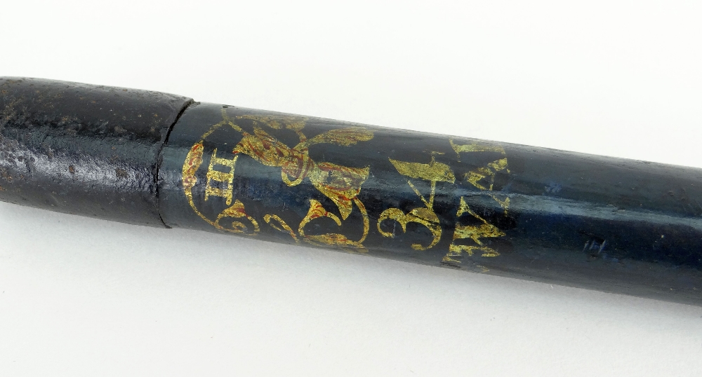 A GEORGE III DOUBLE IRON ENDED TRUNCHEON, painted GRIII monogram Newark number 34, possibly a Newark - Image 2 of 2