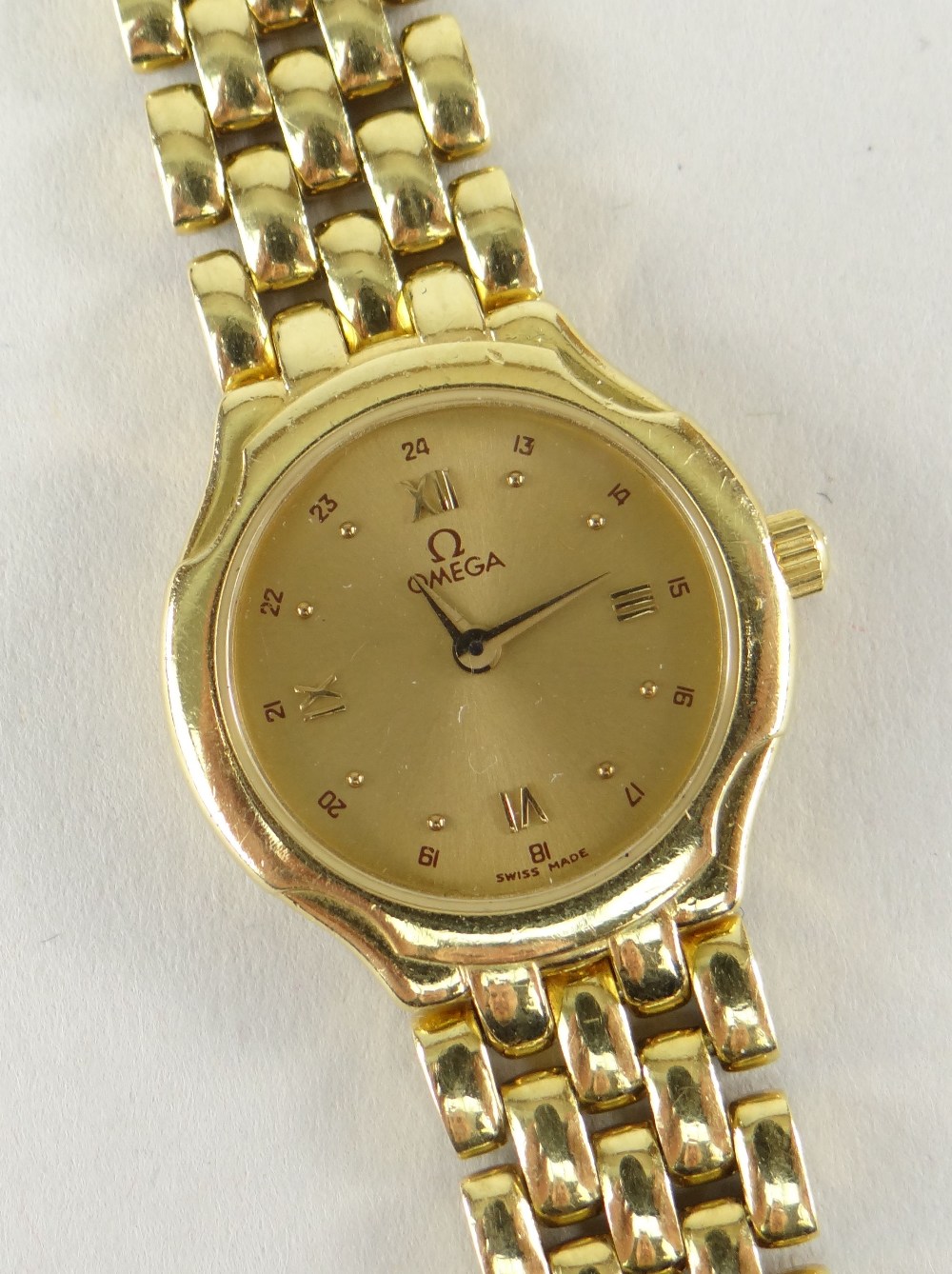 OMEGA 18CT (750) GOLD LADIES WRISTWATCH WITH 'BRICKWORK' BRACELET. 40.6 grams Condition Report: - Image 3 of 6