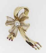 18CT (750) YELLOW GOLD BOW DESIGN BROOCH set with central diamond (0.15cts approximately) and six