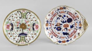 TWO SWANSEA PORCELAIN JAPAN PATTERN ITEMS comprising (1) circular tureen-stand decorated with