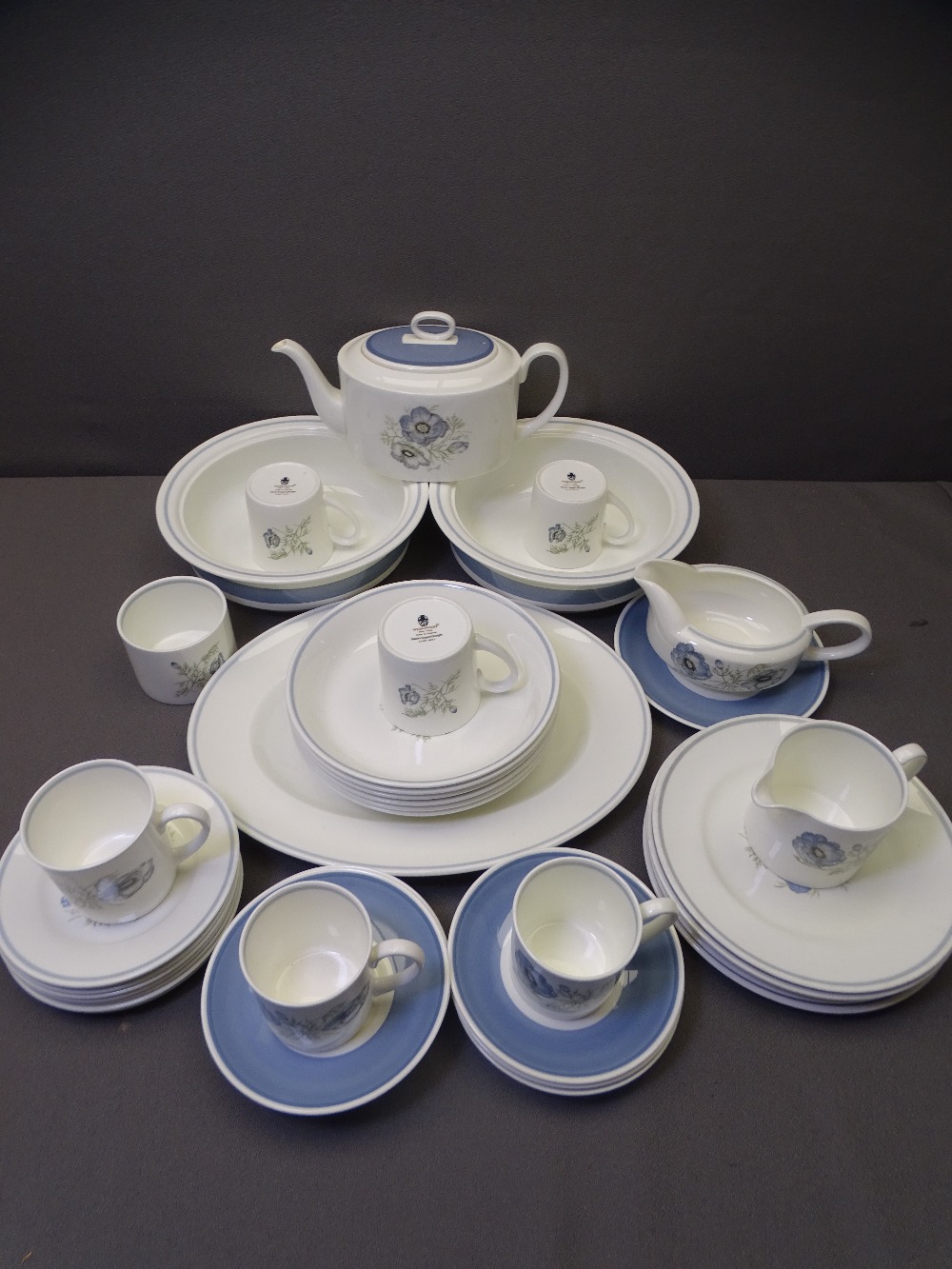 WEDGWOOD GLEN MIST BY SUSIE COOPER TEA & DINNERWARE, approximately 40 pieces