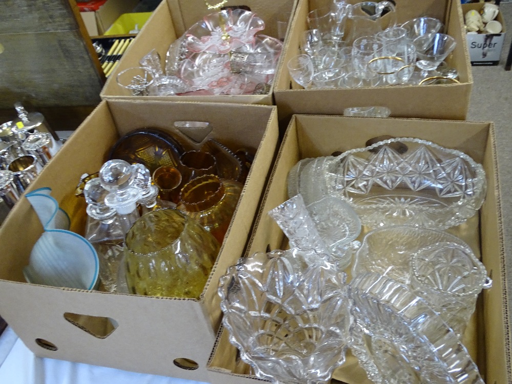 LARGE MIXED QUANTITY OF VINTAGE & OTHER GLASSWARE