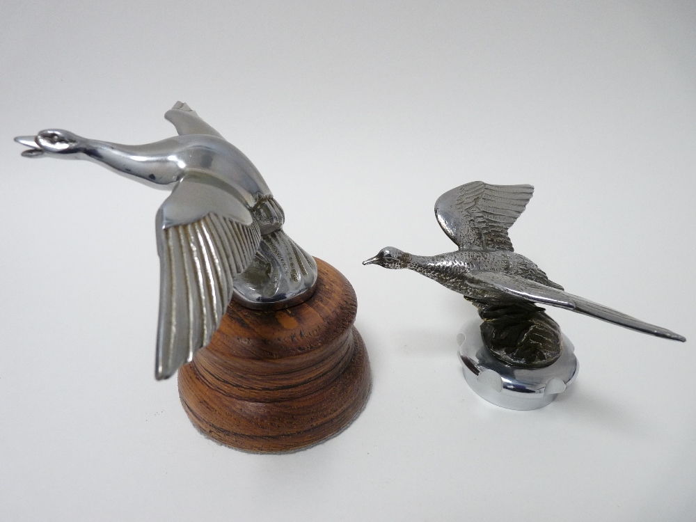 VINTAGE CAR MASCOTS X 2 to include a GOOSE IN FLIGHT possibly Wills St Claire, 7cms H, 17.5cms - Image 4 of 5