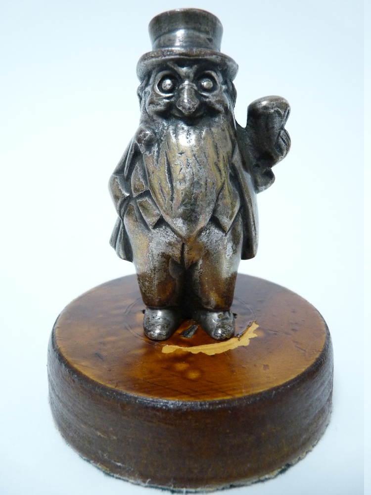 VINTAGE ADVERTISING ACCESSORY MASCOTS X 2- YOUNGER`S BEER standing figures of Father William, a cold - Image 4 of 5