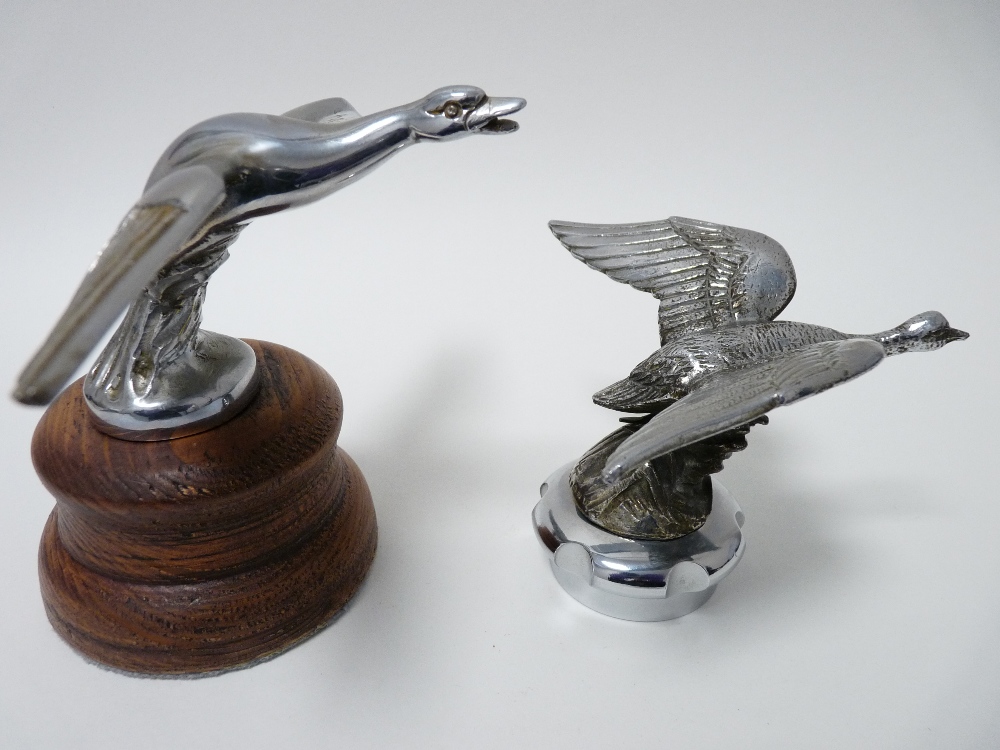 VINTAGE CAR MASCOTS X 2 to include a GOOSE IN FLIGHT possibly Wills St Claire, 7cms H, 17.5cms - Image 3 of 5