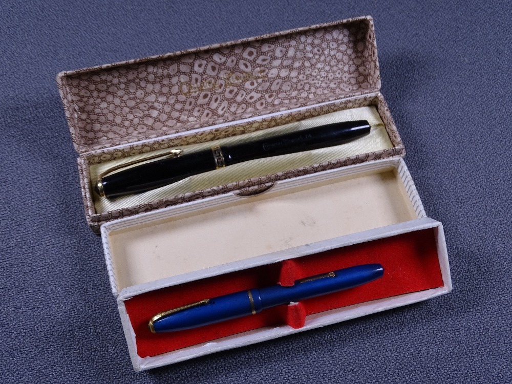 CONWAY STEWART - Vintage (late 1950s-60s) black Conway Stewart No 74 fountain pen with gold trim (