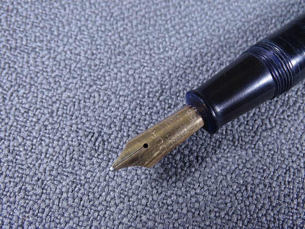 CONWAY STEWART - Vintage 1950s black Conway Stewart No 58 fountain pen with gold trim and 14ct - Image 2 of 2
