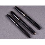 MABIE TODD - Three vintage 1940s black Swan Mabie Todd fountain pens with gold trim and 14ct gold