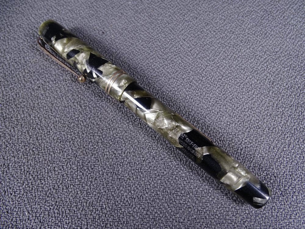 MABIE TODD - Vintage 1940s pearl grey and black marble Swan Mabie Todd self-filler fountain pen with