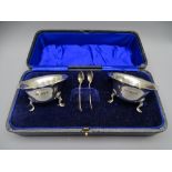 SILVER SALTS, A PAIR, cauldron shaped on 3 pad feet, with pair of spoons, 2 ounces Chester 1922.