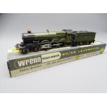 MODEL RAILWAY - WRENN W2247 G.W.R. green "CLUN CASTLE". Boxed with packing rings