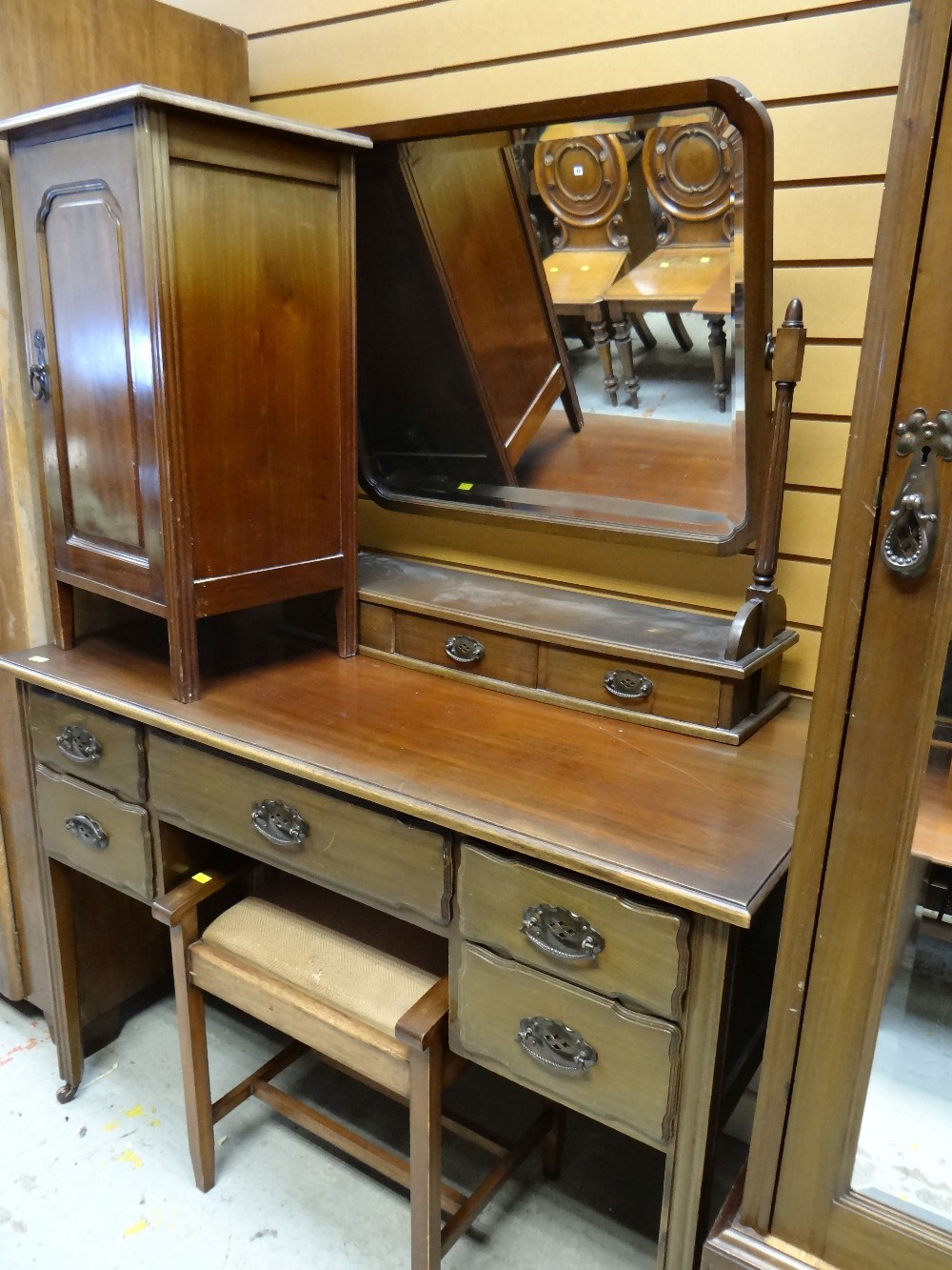 VINTAGE MAHOGANY MIRRORED WARDROBE & CHEST COMBINATION with matching dressing table, together with - Image 2 of 2