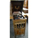 VINTAGE OAK ENCASED WIND UP CABINET GRAMOPHONE Condition Report: top mouldings missing to one