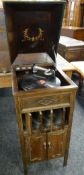 VINTAGE OAK ENCASED WIND UP CABINET GRAMOPHONE Condition Report: top mouldings missing to one