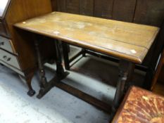 ANTIQUE OAK SIDE TABLE, 89cms wide