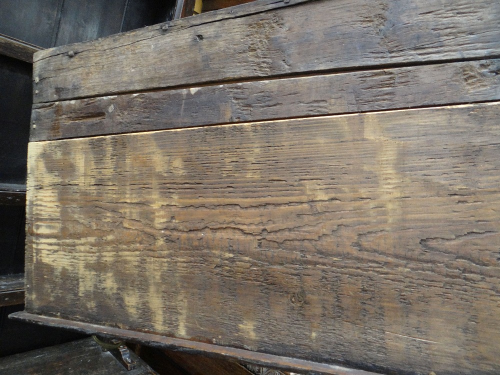 18TH CENTURY WELSH OAK HIGH DRESSER, the boarded delft rack with card cut and hollow cornice - Image 5 of 7