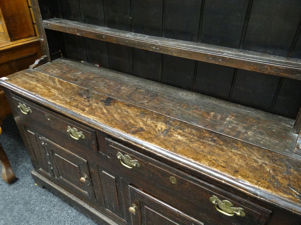 18TH CENTURY WELSH OAK HIGH DRESSER, the boarded delft rack with card cut and hollow cornice - Image 3 of 7