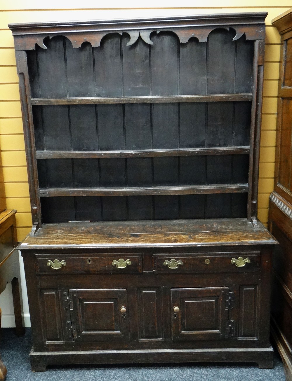 18TH CENTURY WELSH OAK HIGH DRESSER, the boarded delft rack with card cut and hollow cornice