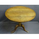 ANTIQUE OAK TILT-TOP TRIPOD TABLE, 71cms H, 82.5cms D top