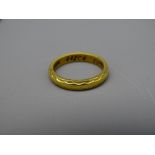 EIGHTEEN CARAT GOLD WEDDING BAND, 3.6grms gross