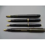 PARKER & OTHER VINTAGE FOUNTAIN PENS x 4, including a black Slimfold and Duofold, both with fourteen